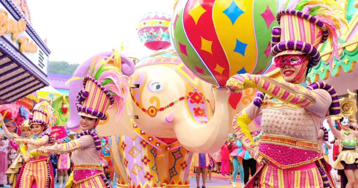 The beautiful parade at  Carnival Magic kathu district